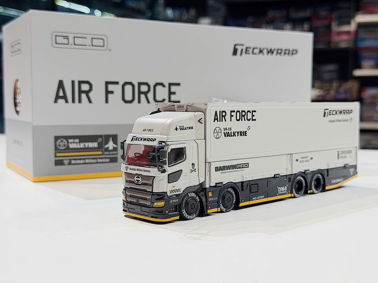 XE MÔ HÌNH HINO PROFIA 2018 AIR FORCE,TỶ LỆ 1/64 GCD