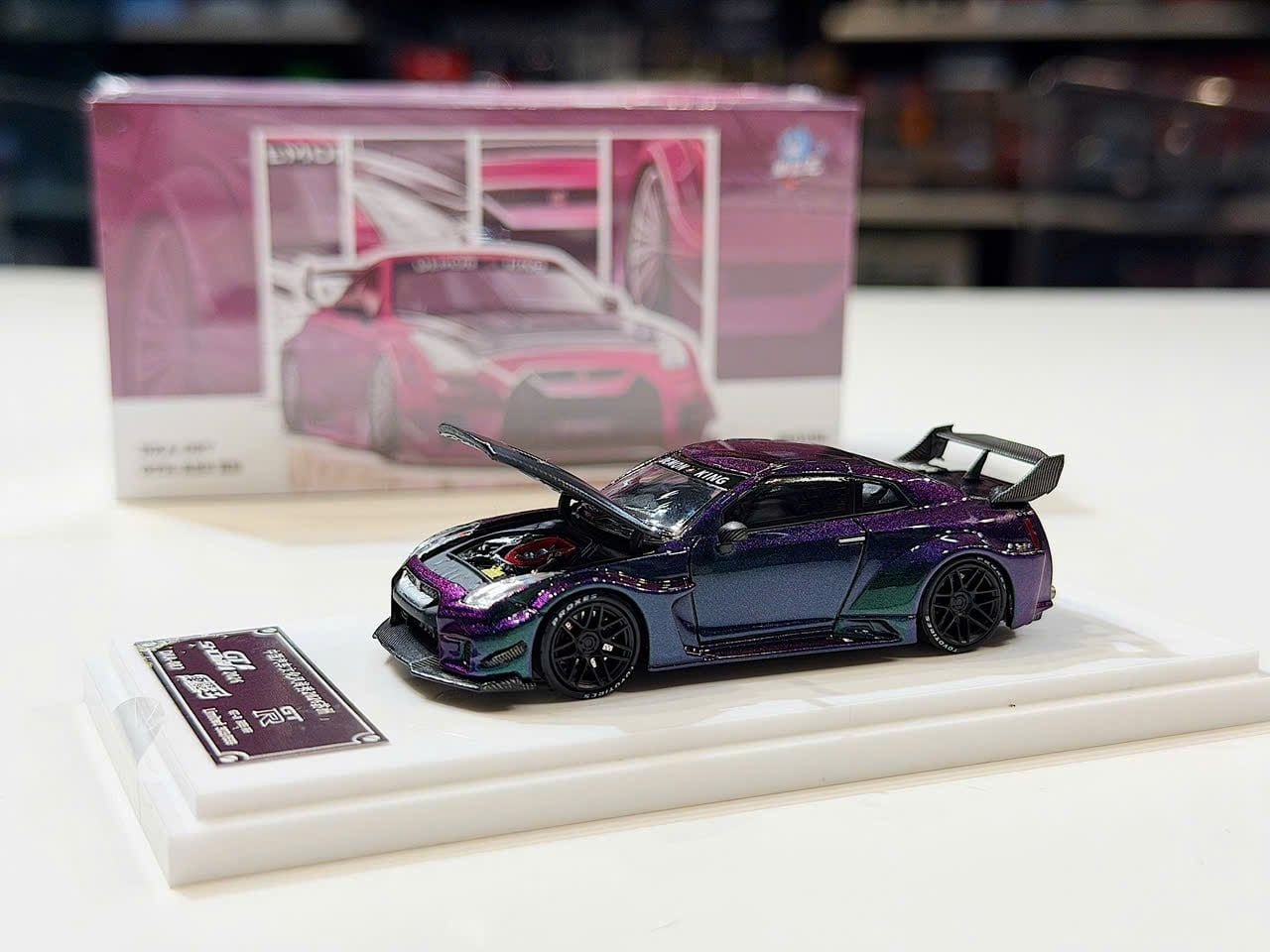 XE MÔ HÌNH NISSAN GT-R R35 LBW CHAMELEON,TỶ LỆ 1/64 DEMON KING