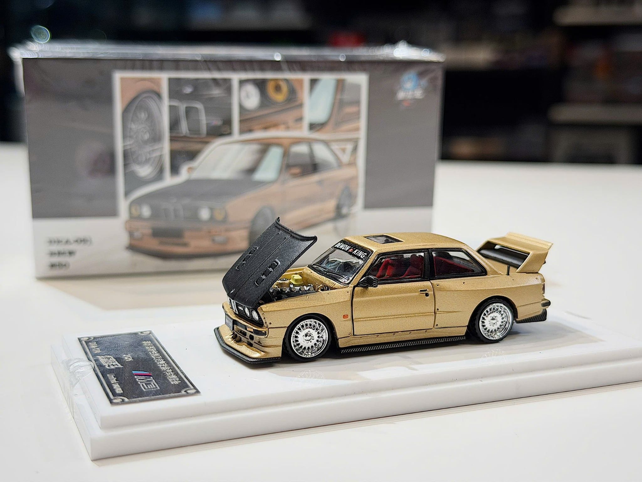 XE MÔ HÌNH HEC 2026 - BMW E30 GOLD,TỶ LỆ 1/64 DEMON KING
