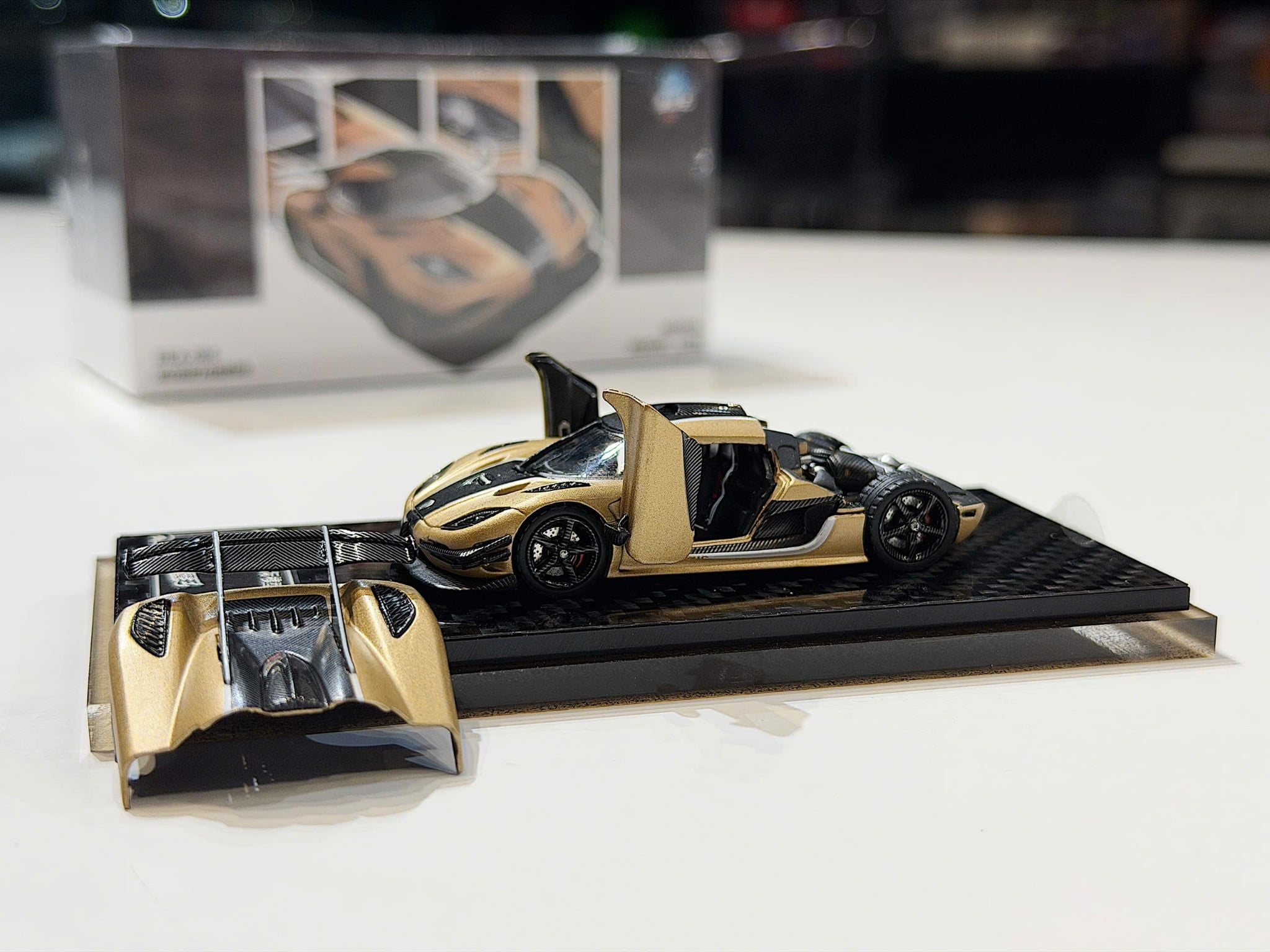 XE MÔ HÌNH HEC - KOENIGSEGG ONE:1 GOLD,TỶ LỆ 1/64 DEMON KING