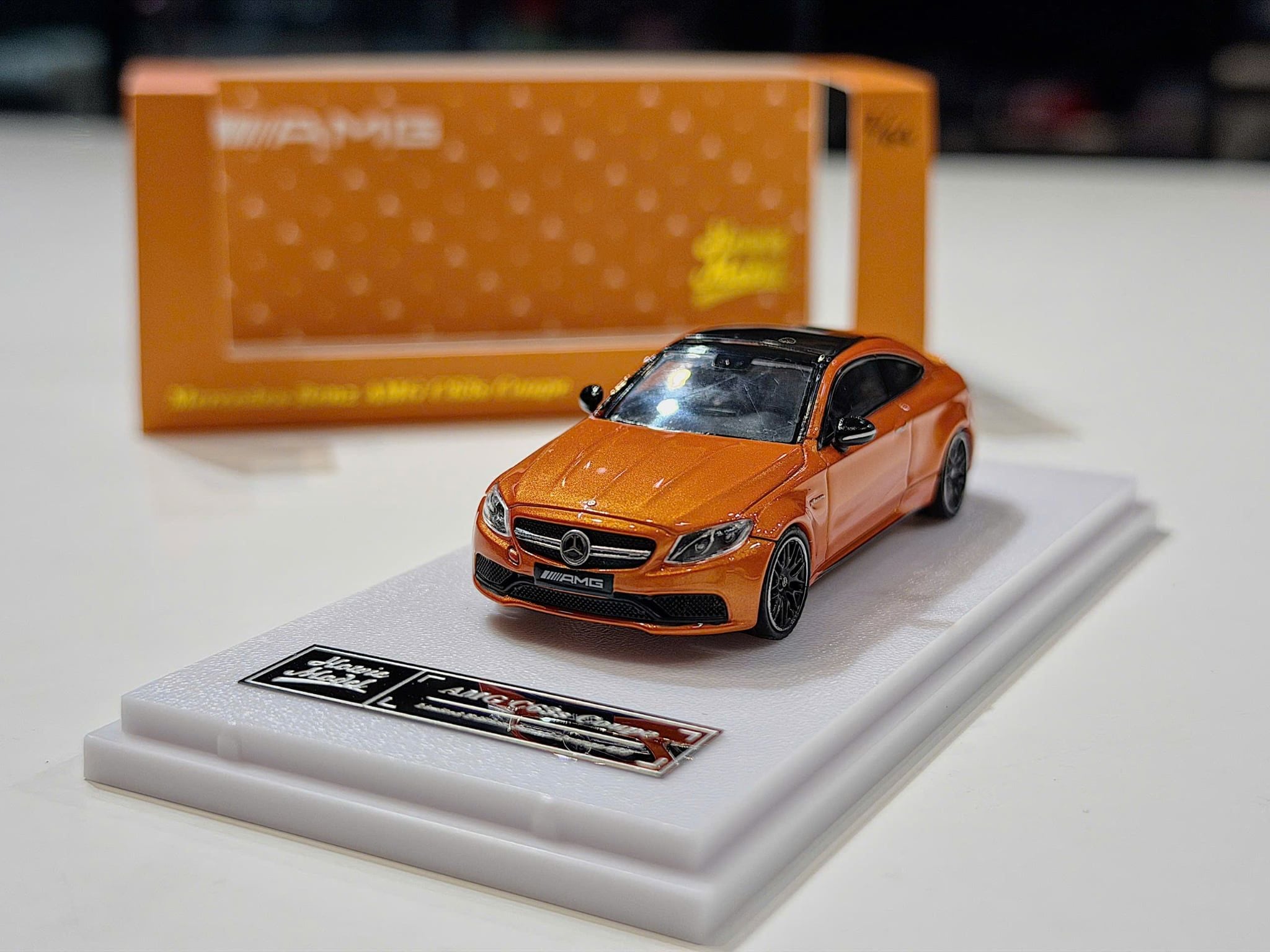 XE MÔ HÌNH MERCEDES BENZ C63S COUPE AMG ORANCE,TỶ LỆ 1/64 HOWIE MODEL
