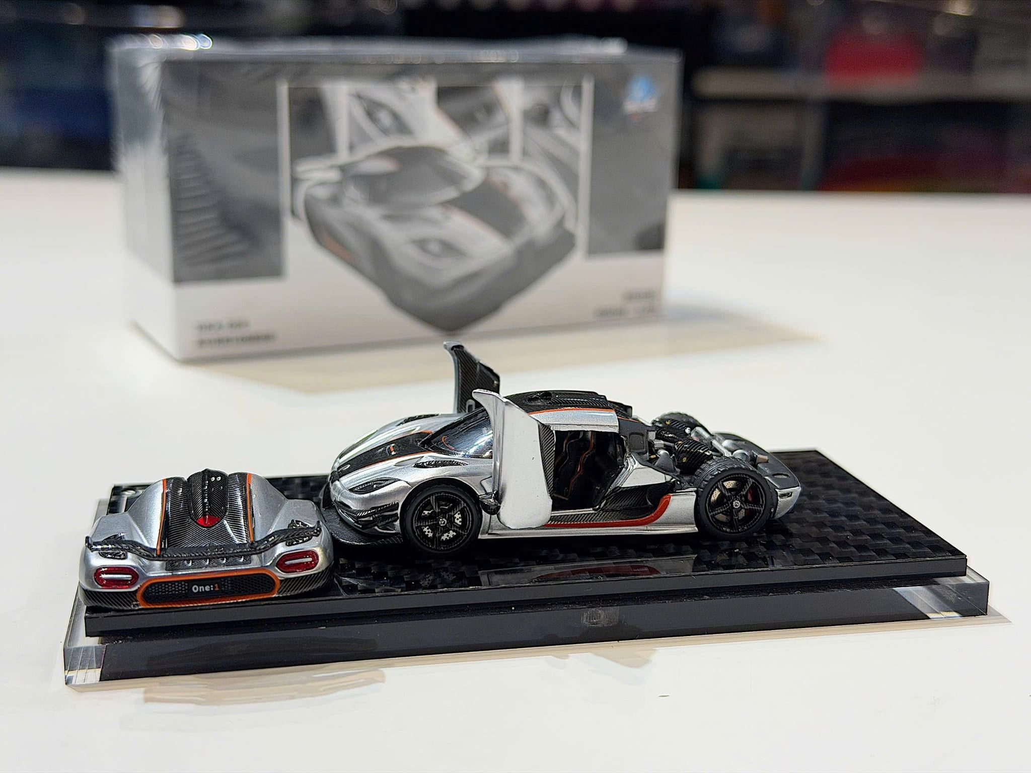 XE MÔ HÌNH KOENIGSEGG ONE:1 SILVER,TỶ LỆ 1/64 DEMON KING