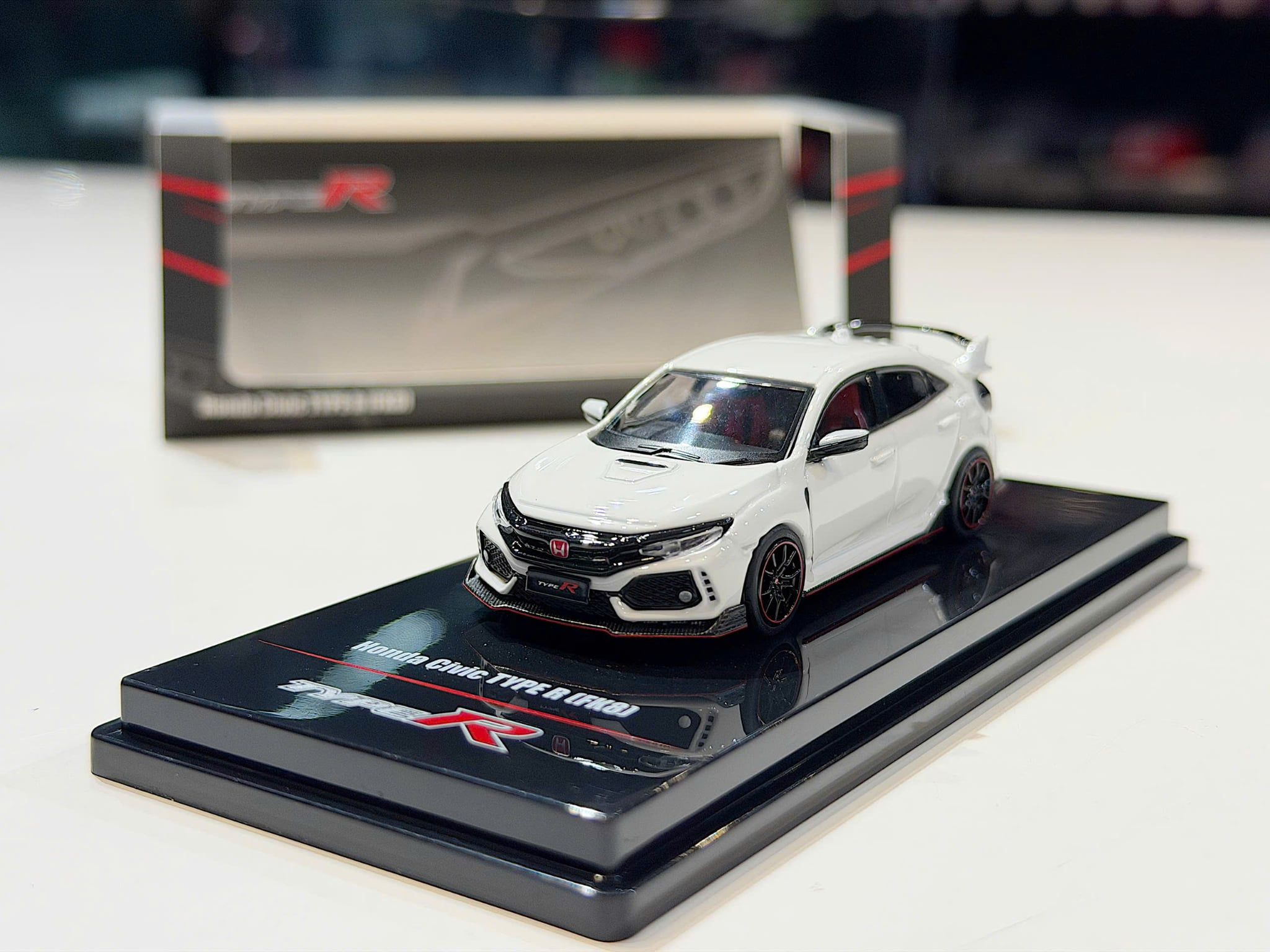 XE MÔ HÌNH HONDA CIVIC TYPE R FK8 WHITE,TỶ LỆ 1/64 INNO