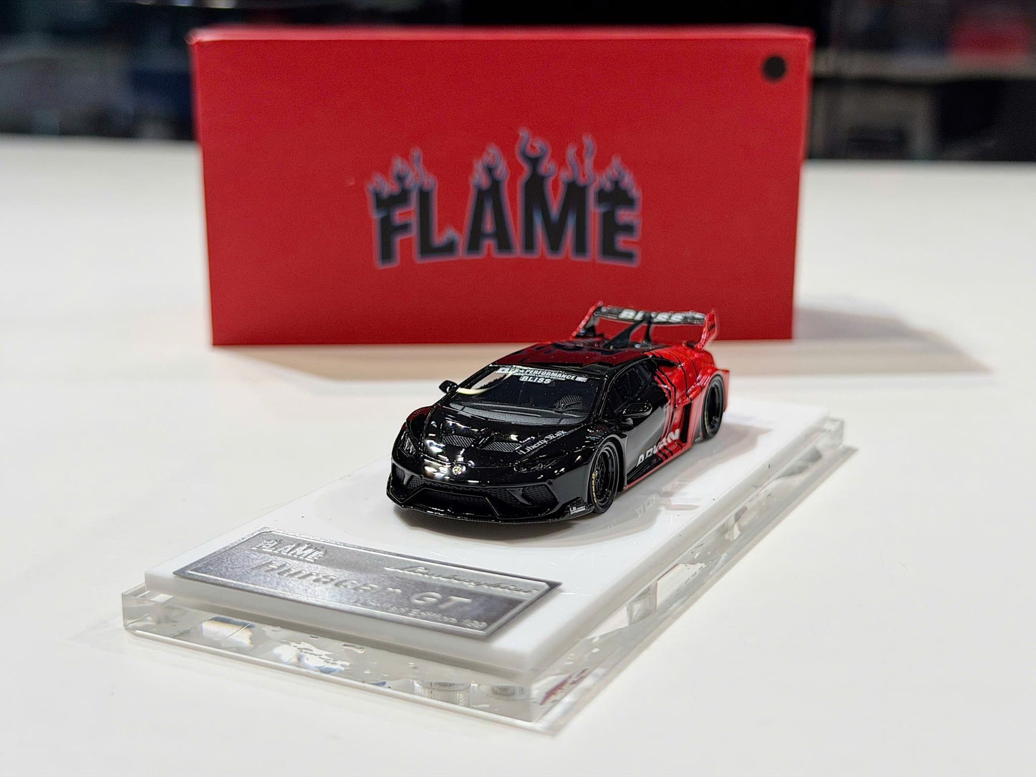 XE MÔ HÌNH LAMBORGHINI HURACAN LBWK ADVAN,TỶ LỆ 1/64 FLAME