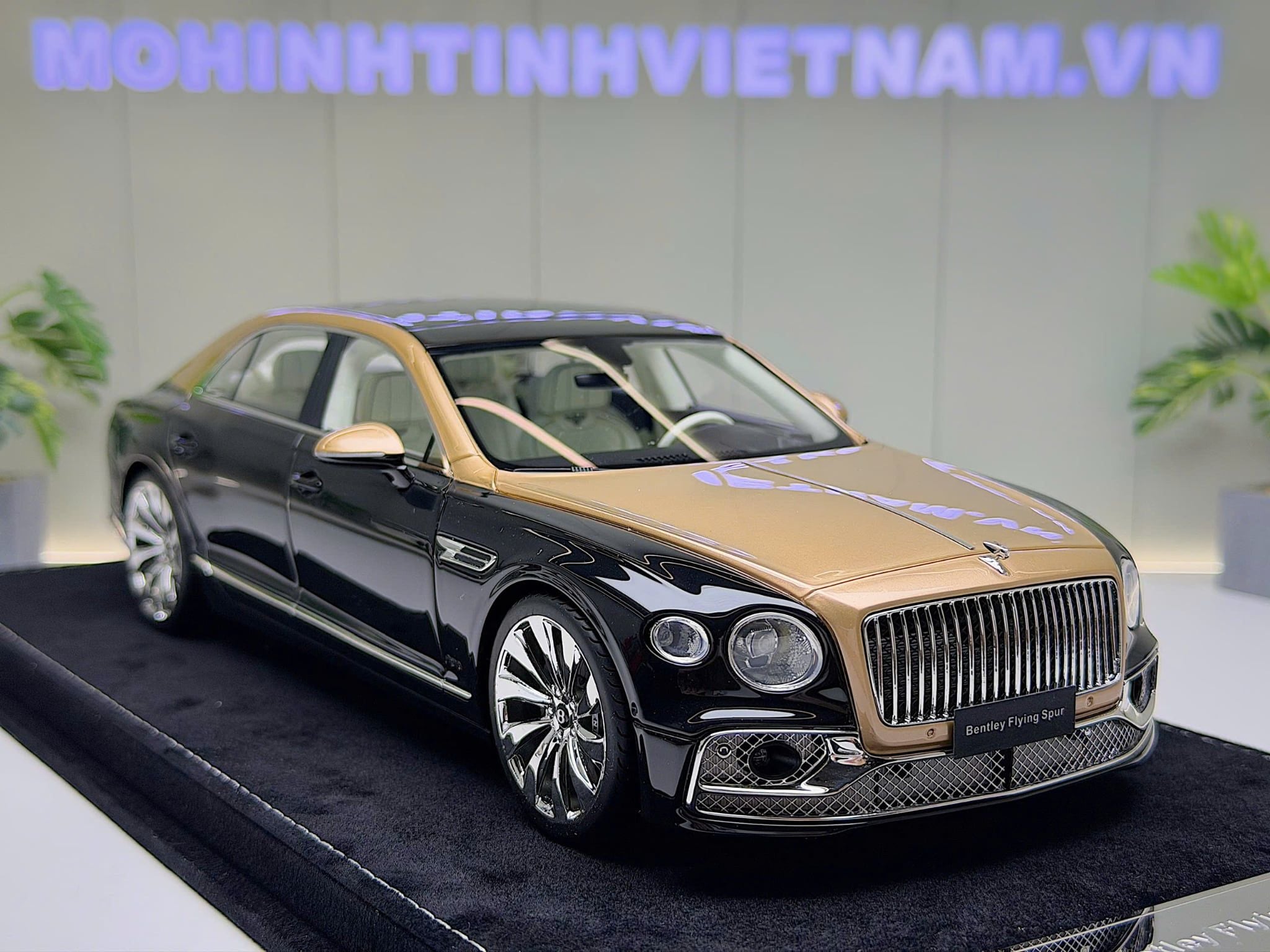 XE MÔ HÌNH BENTLEY FLYING SPUR GOLD/BLACK,TỶ LỆ 1/18 HENSON HEAVEN