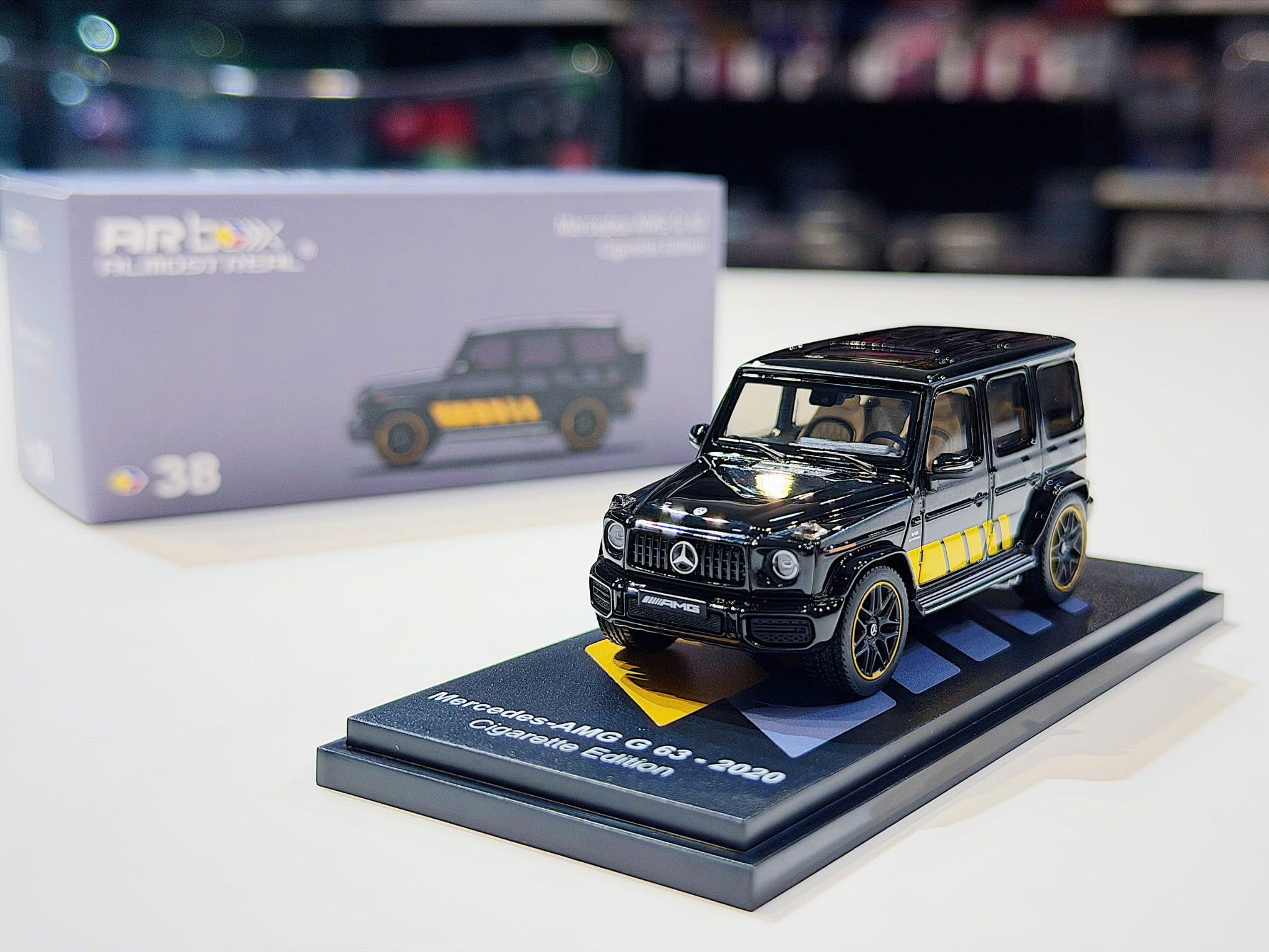 XE MÔ HÌNH MERCEDES BENZ G63 AMG CIGARETTE EDITION,TỶ LỆ 1/64 ALMOST REAL
