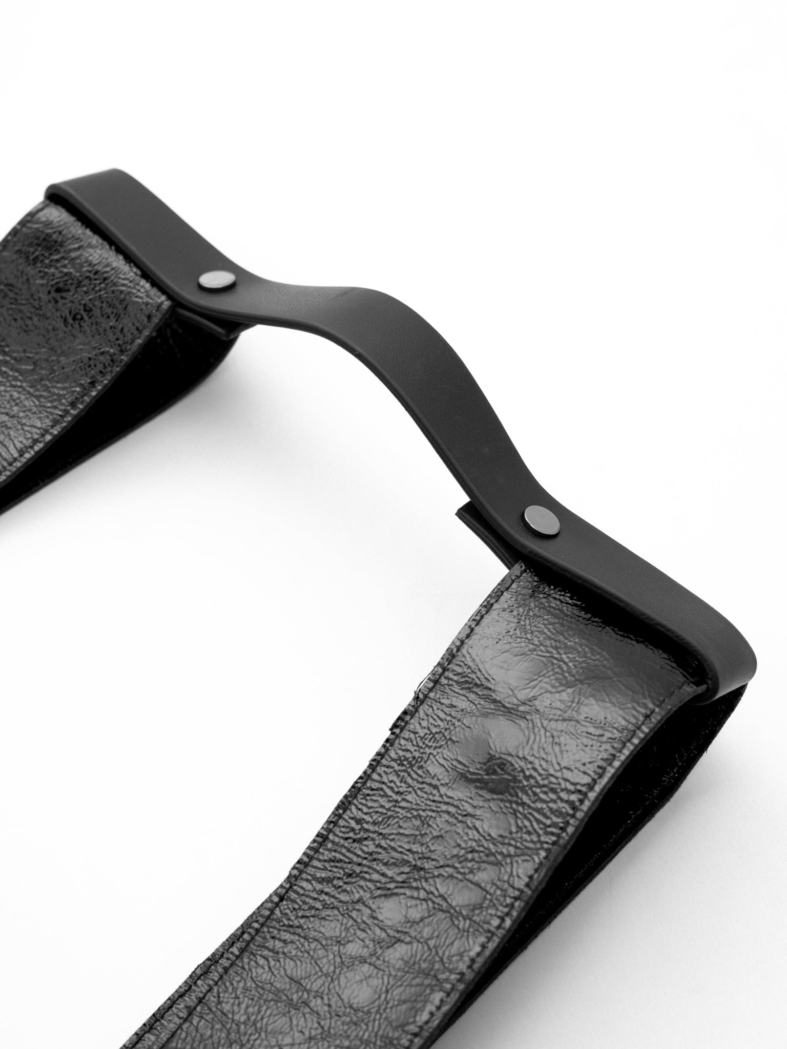  HOWS® RESTRAIN TOTE / BLACK LEATHER 