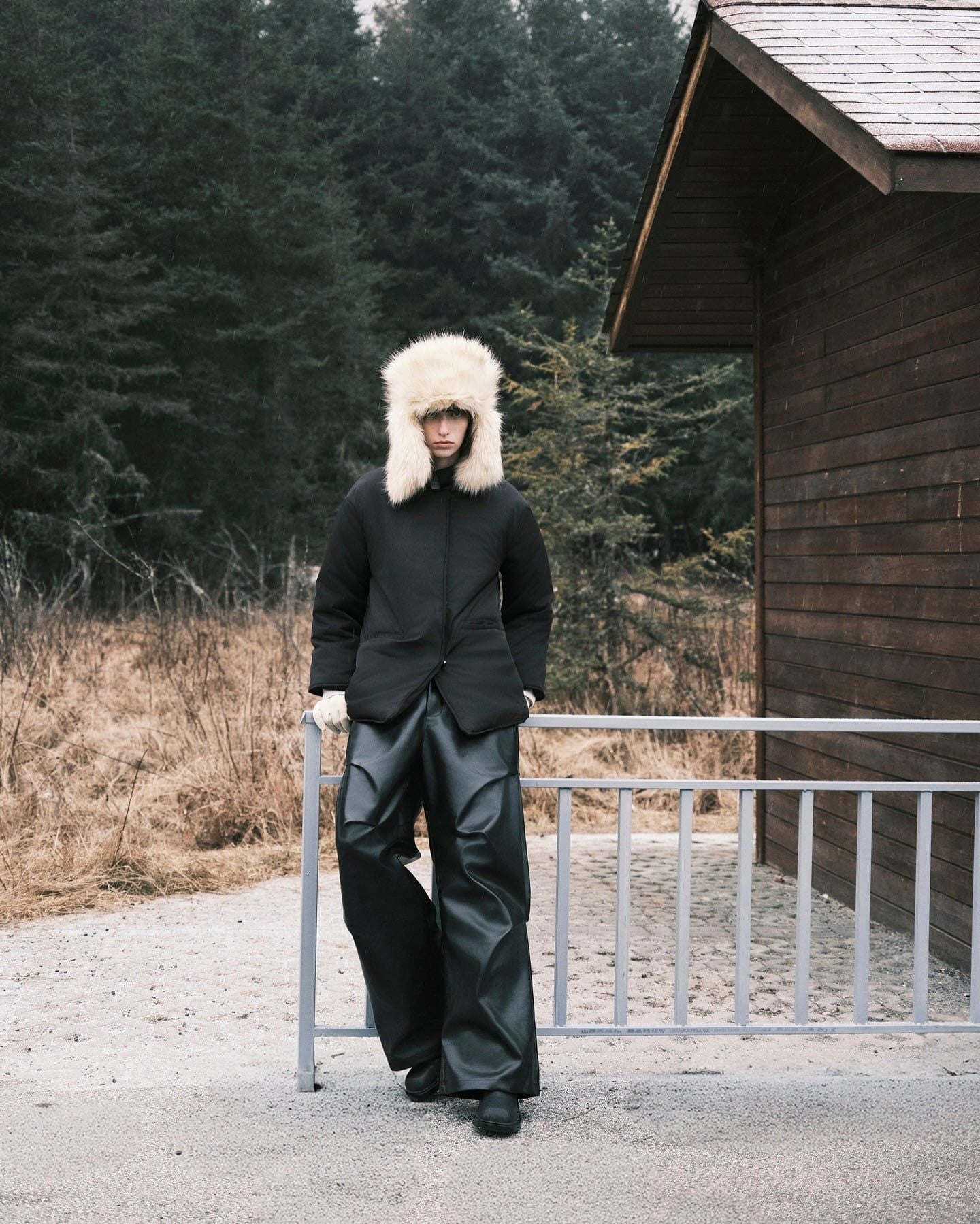 LEATHER PLEATED PANTS