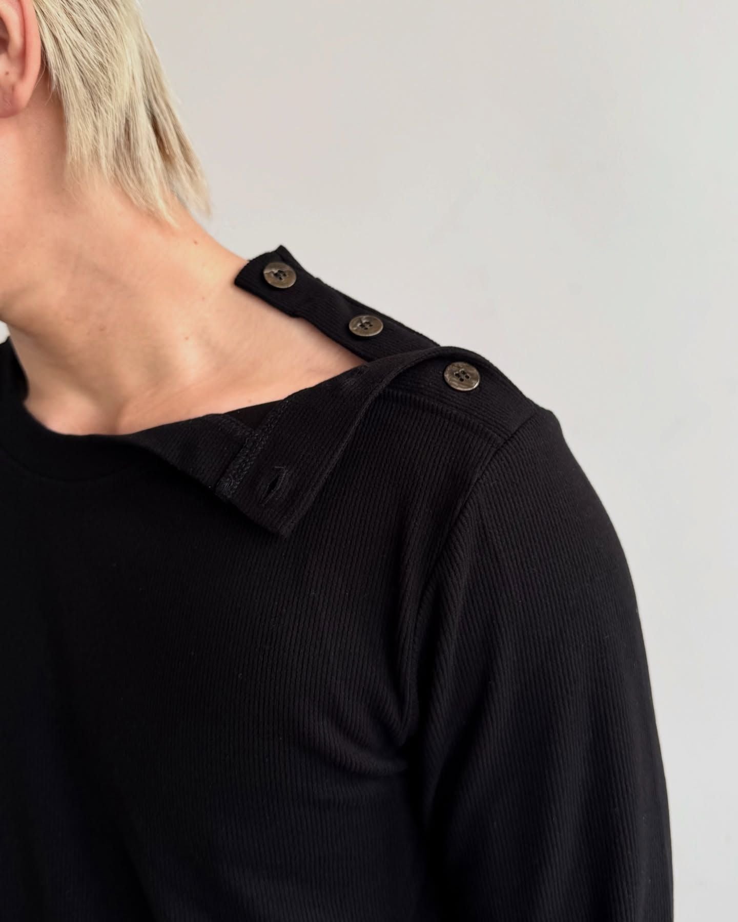 SHOULDER BUTTON SHIRT