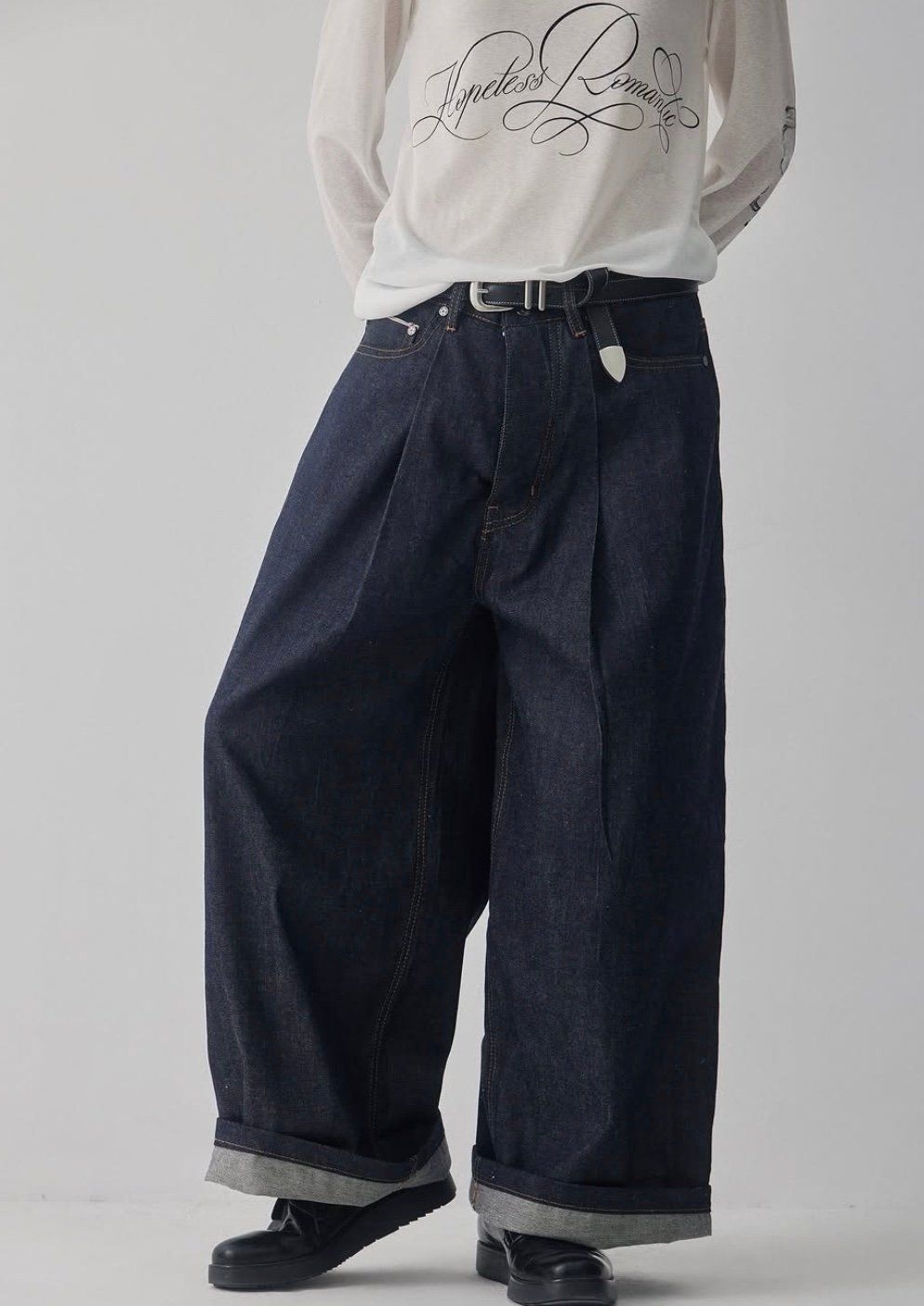 PLEATED SELVEDGE JEANS
