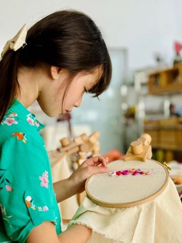 Workshop thêu khăn tay - trẻ em (1 buổi)