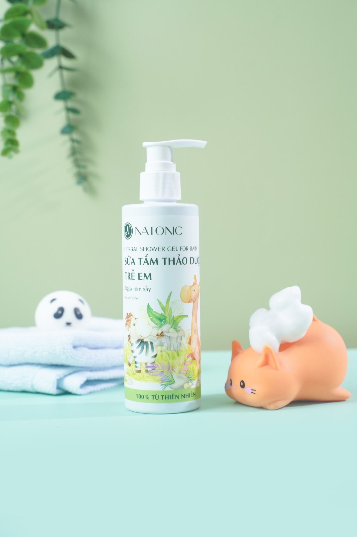  Sữa tắm Thảo Dược trẻ em Natonic - Giảm rôm sảy, mẩn ngứa, mụn lưng - Chai vòi nhấn 250ml 