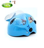 Nón bảo hiểm trẻ em màu xanh có kính