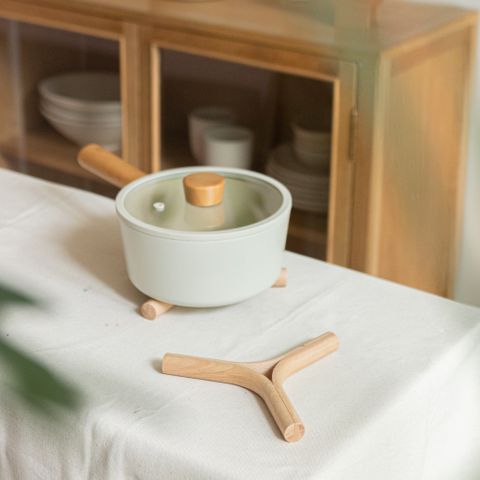  Thanh gỗ dùng lót nồi kihowa trong nhà bếp 