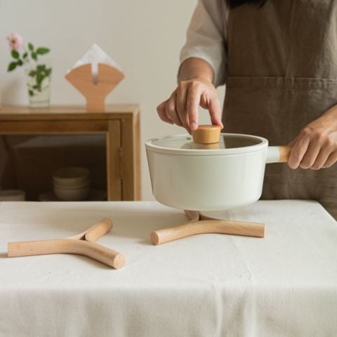  Thanh gỗ dùng lót nồi kihowa trong nhà bếp 