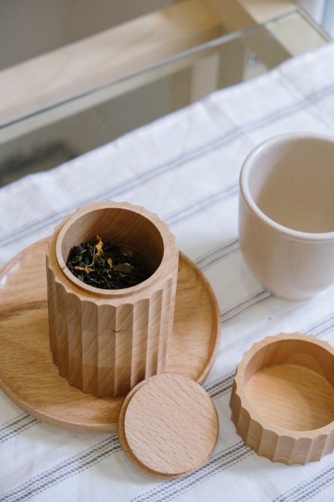 Hũ gỗ đựng trà kihowa hình tháp trụ