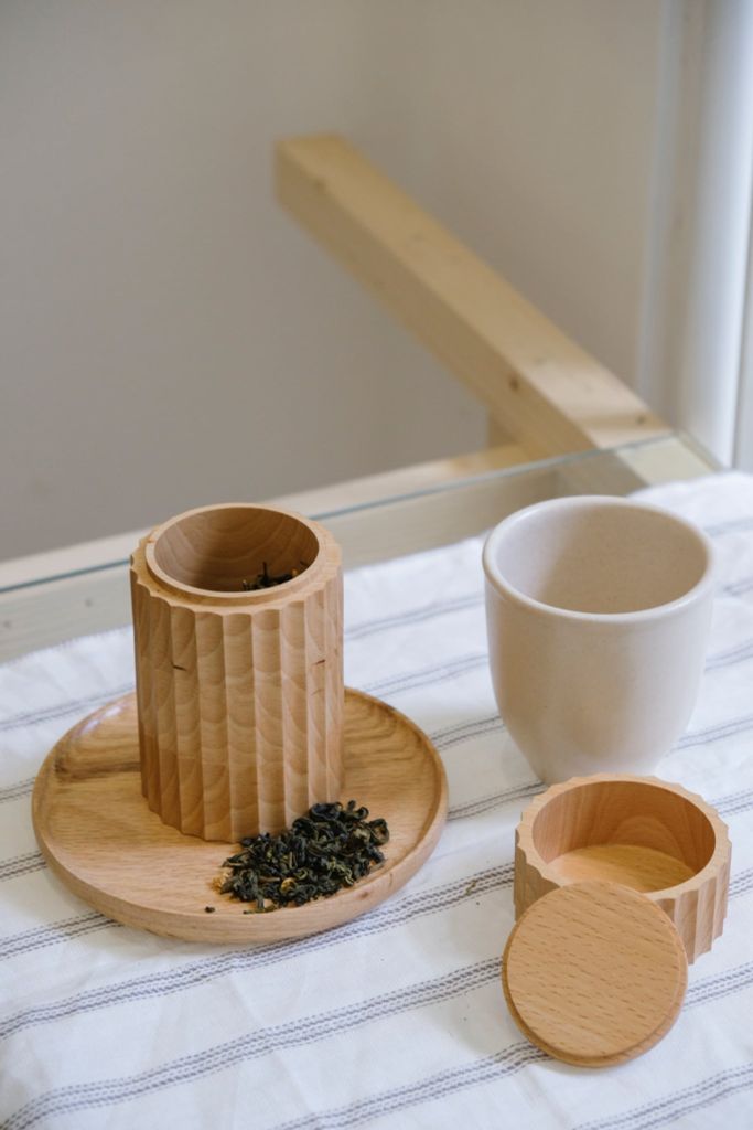 Hũ gỗ đựng trà kihowa hình tháp trụ