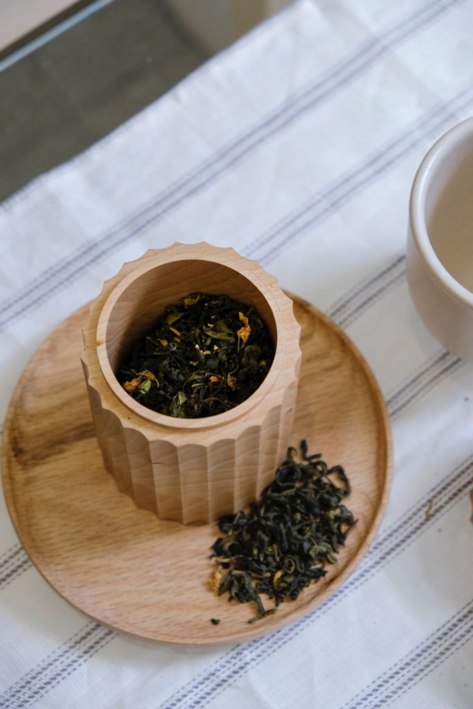 Hũ gỗ đựng trà kihowa hình tháp trụ