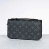 Clutch/Zippy Louis Vuitton XL Monogram Eclipse size 22 (NEW SS)