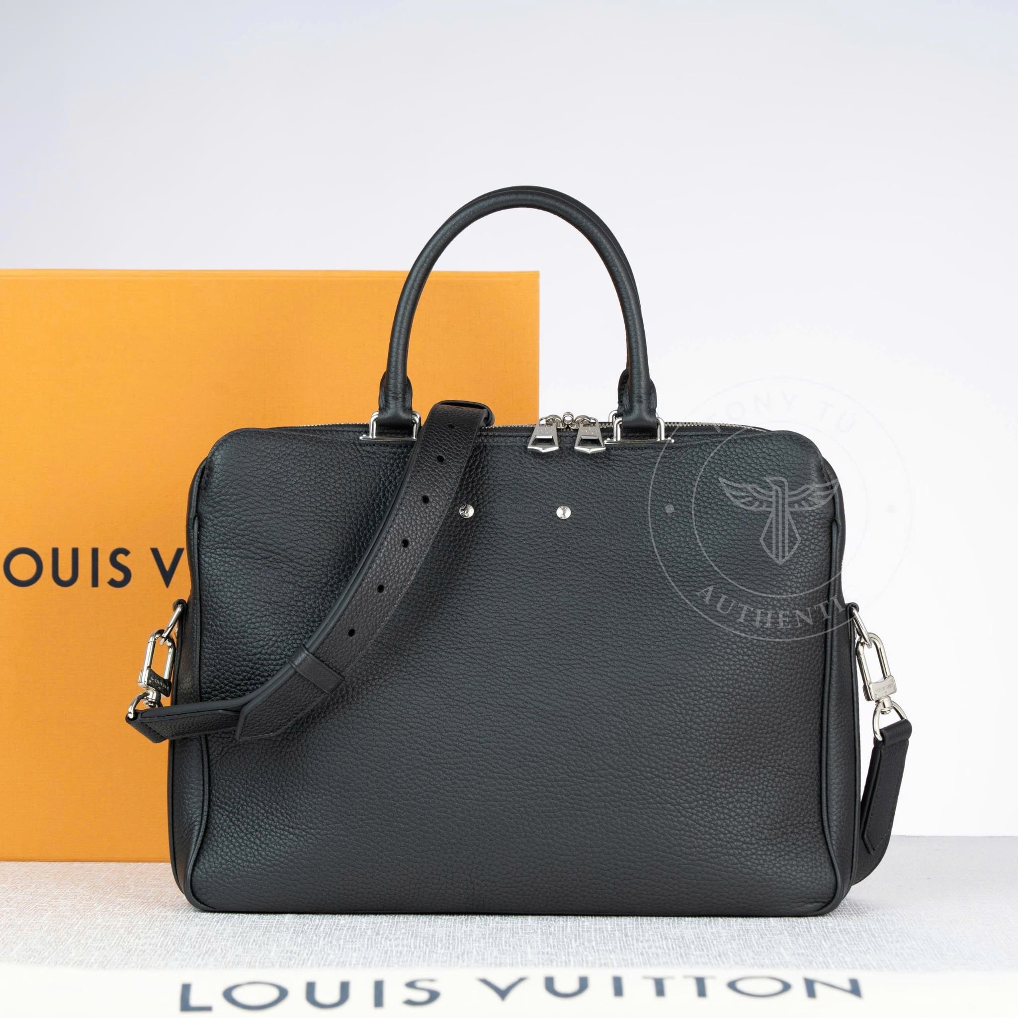 Cặp tài liệu Louis Vuitton Armand Noir Taurillon size 38