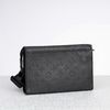 Túi đeo Louis Vuitton Gaston Wearable Wallet Monogram Shadow size 22