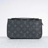 Clutch/Zippy Louis Vuitton XL Monogram Eclipse size 22 (NEW SS)