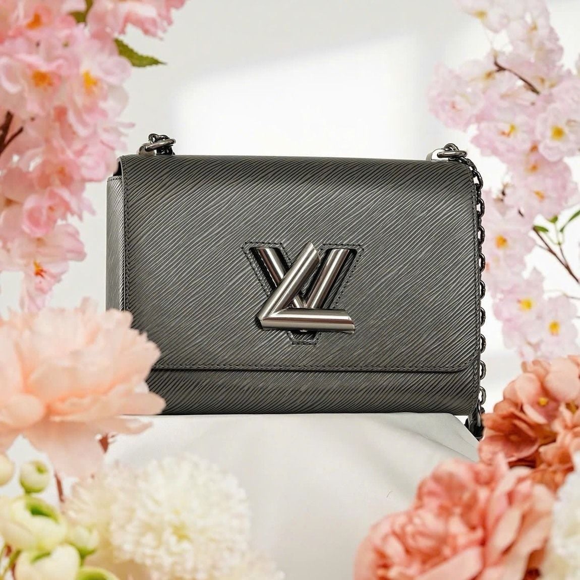 Túi Louis Vuitton Twist MM Epi Etain Metallic Grey