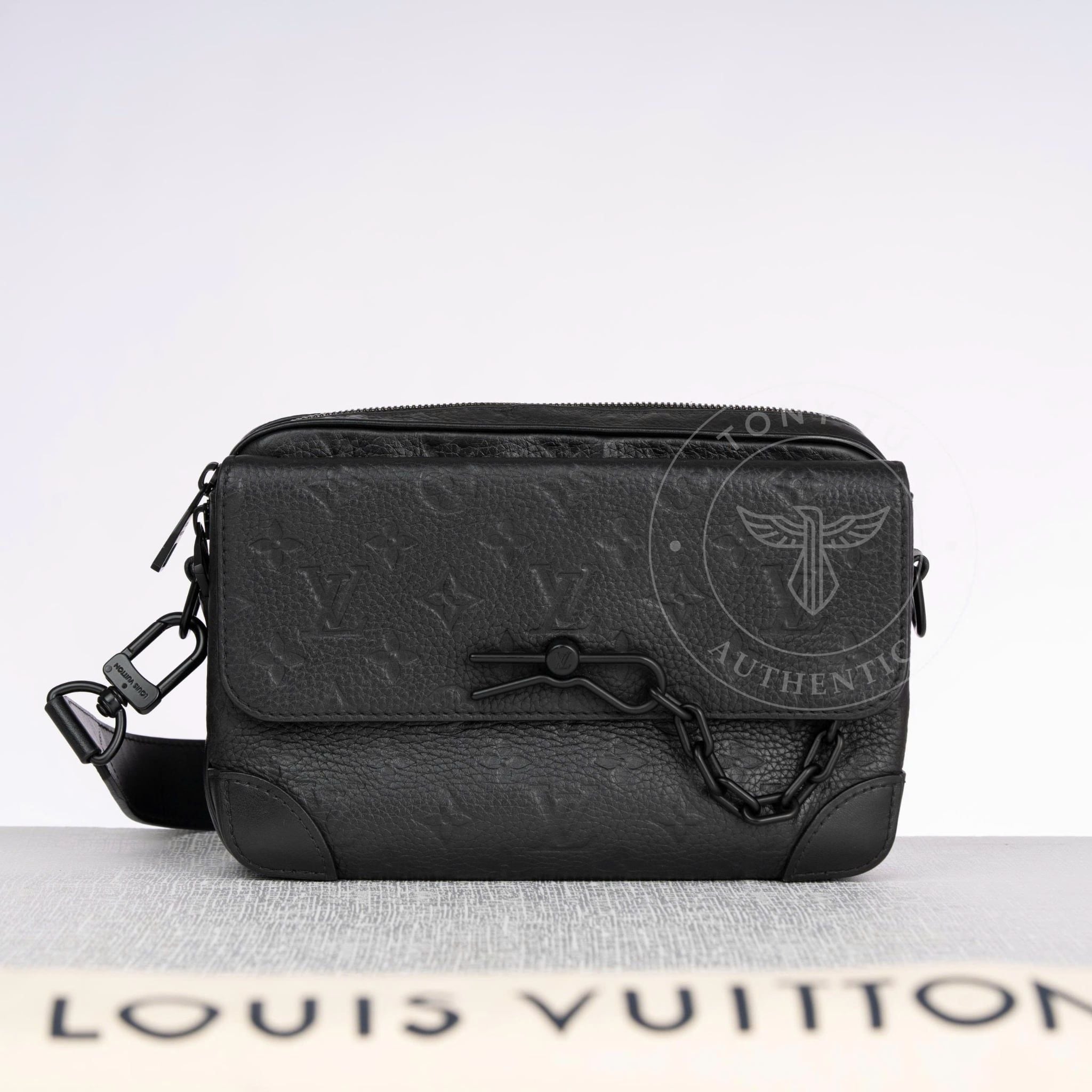 Túi Louis Vuitton Steamer Messenger Monogram Shadow (Code chip - NEW SS)