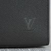 Clutch Louis Vuitton Voyage MM Noir Taiga size 27