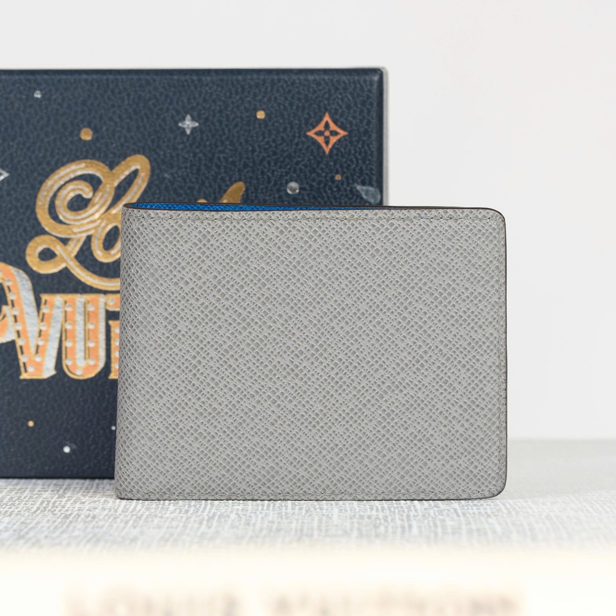 Ví ngắn Louis Vuitton Taiga Grey Taiga