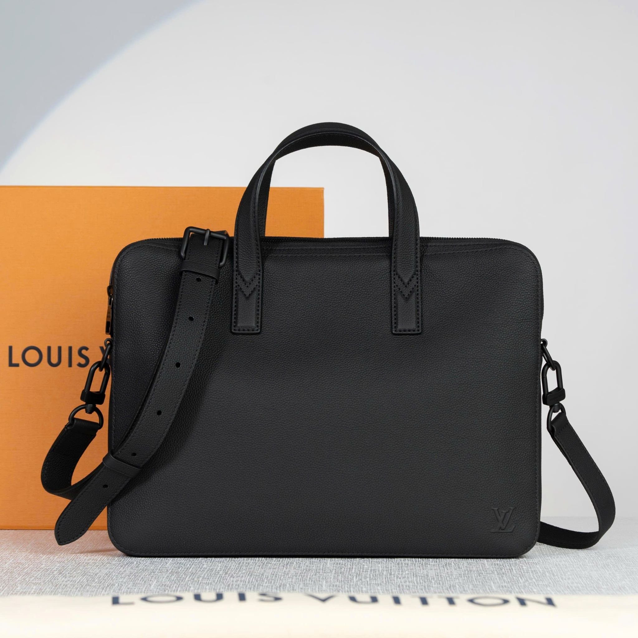Cặp tài liệu Louis Vuitton Gate Noir Aerogram (NEW SS) size 40