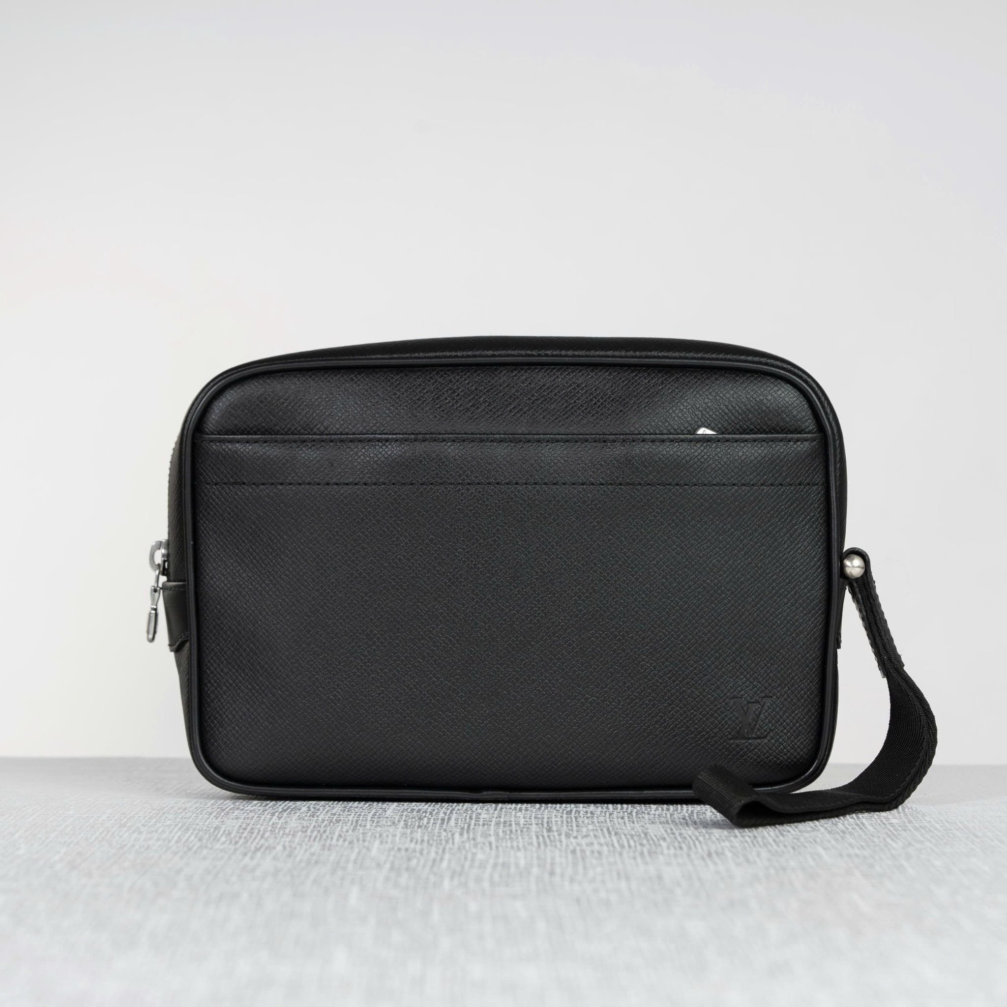 Clutch Louis Vuitton Karga Noir Taiga size 22 (Vintage)
