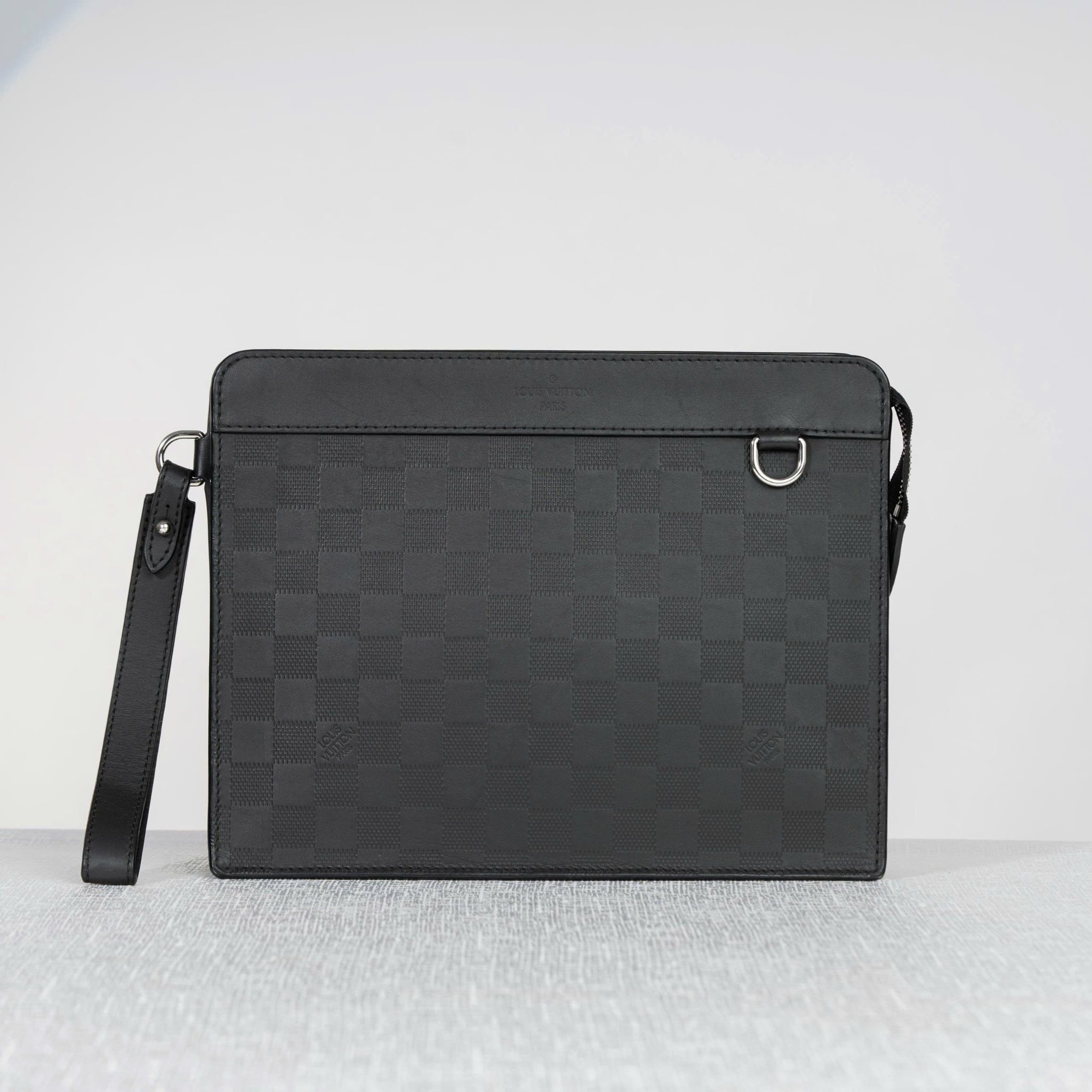 Clutch Louis Vuitton Standing Pochette Damier Infini (Đen)