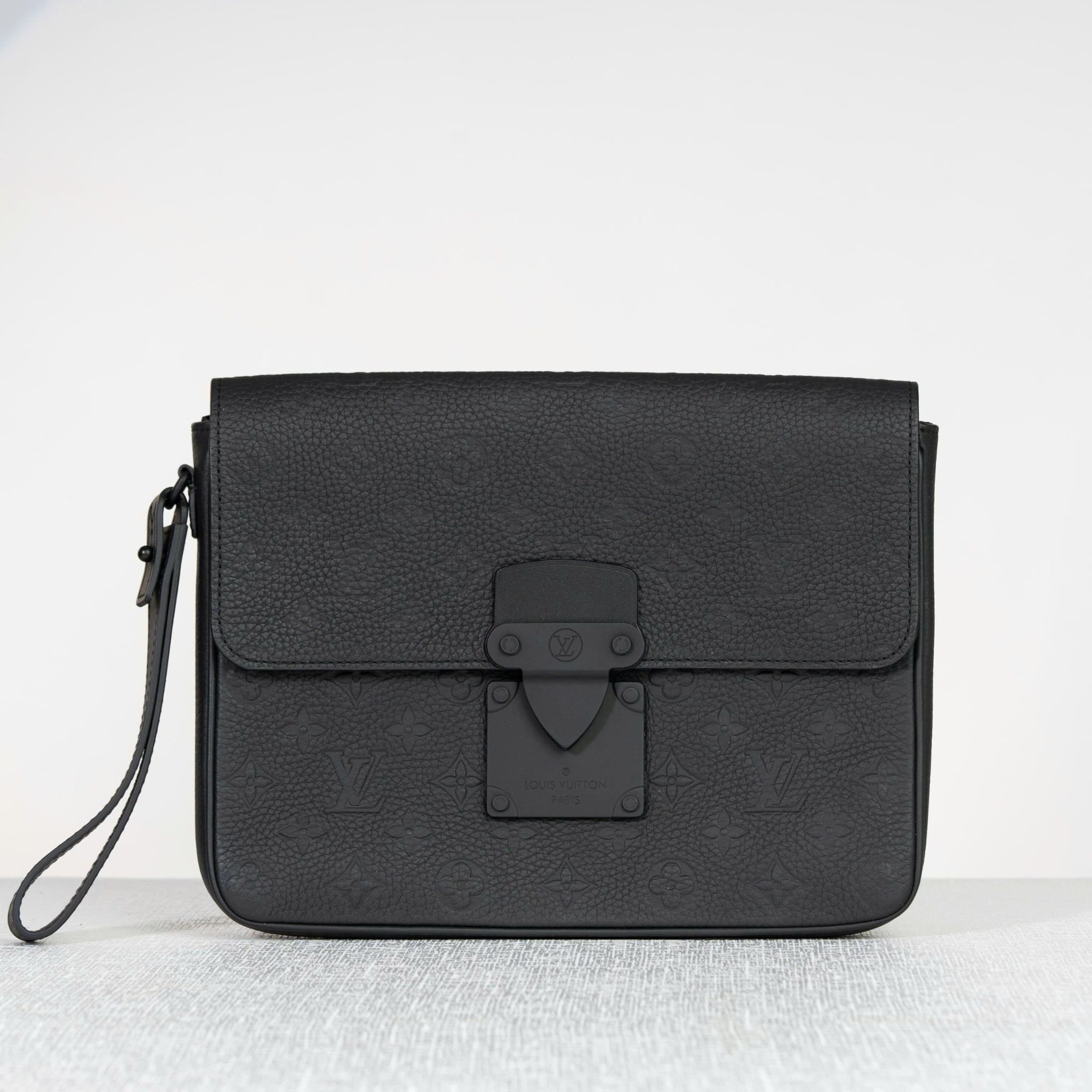Clutch Louis Vuitton S-Lock A4 Monogram Taurillon G90 size 27