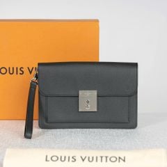 Clutch Louis Vuitton Belaia Noir Taiga size 25