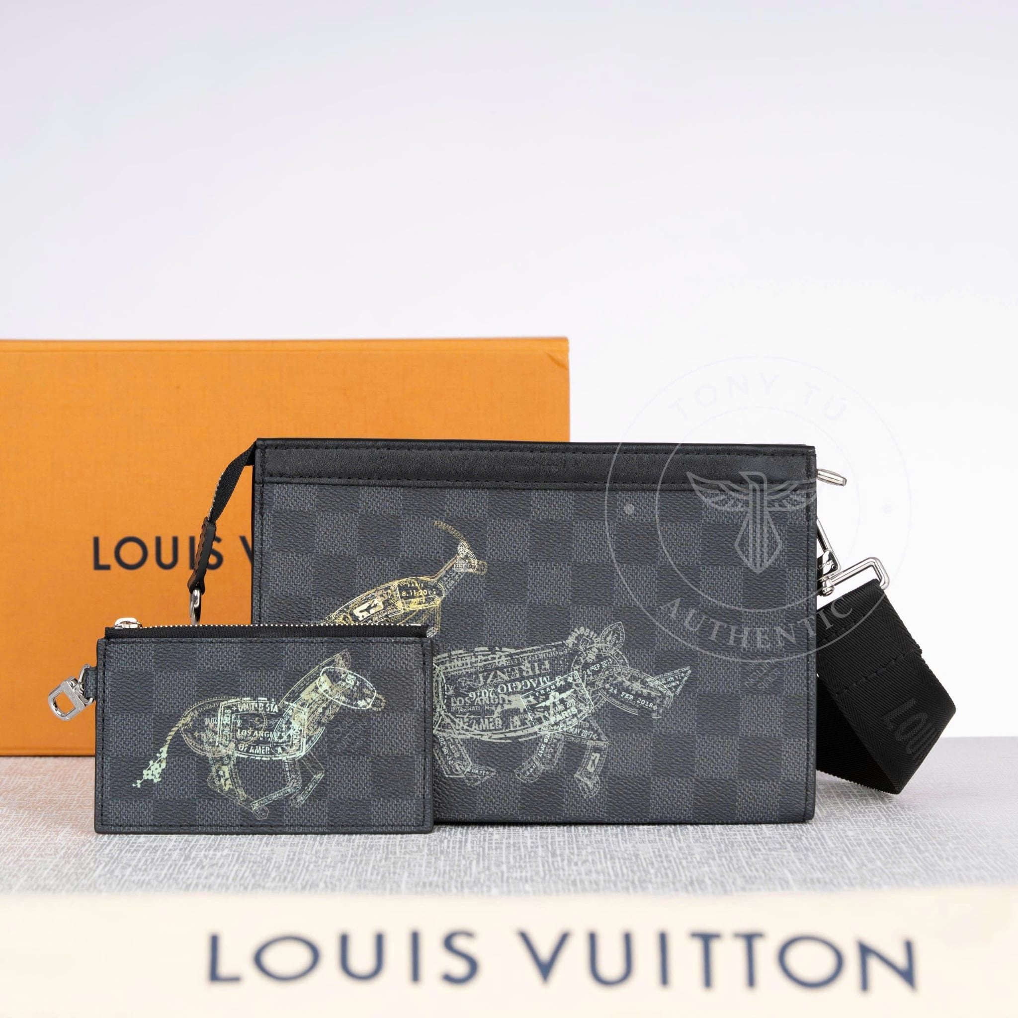 Túi đeo Louis Vuitton Gaston Wearable Wild Animals (Limited Edition) size 22
