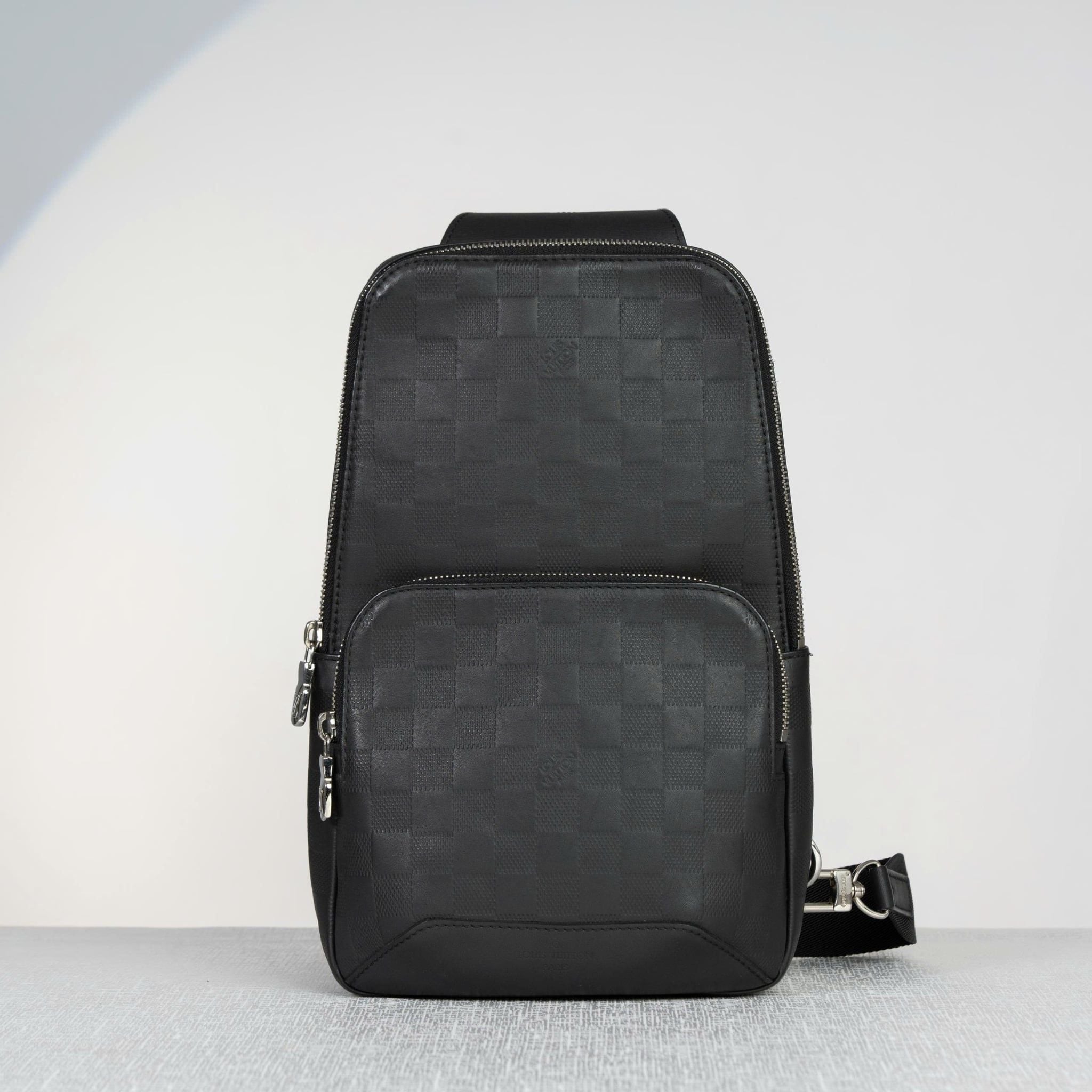 Túi đeo Louis Vuitton Avenue Sling Infini size 30