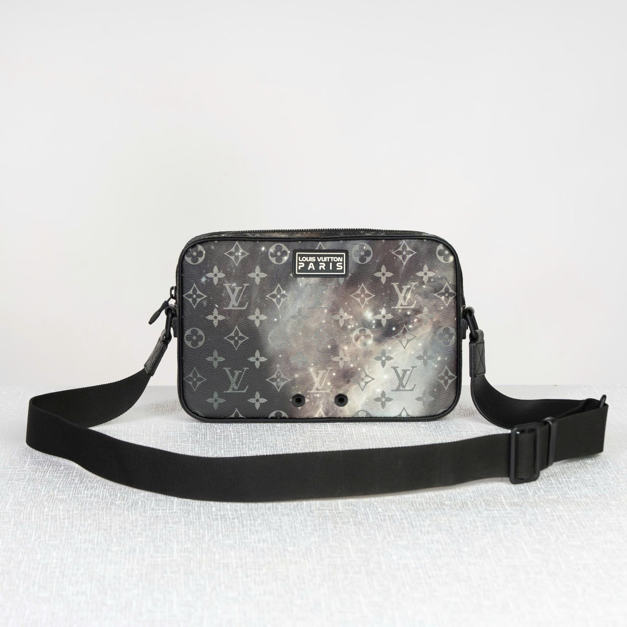 Túi đeo Louis Vuitton Alpha Galaxy (Limited) size 26