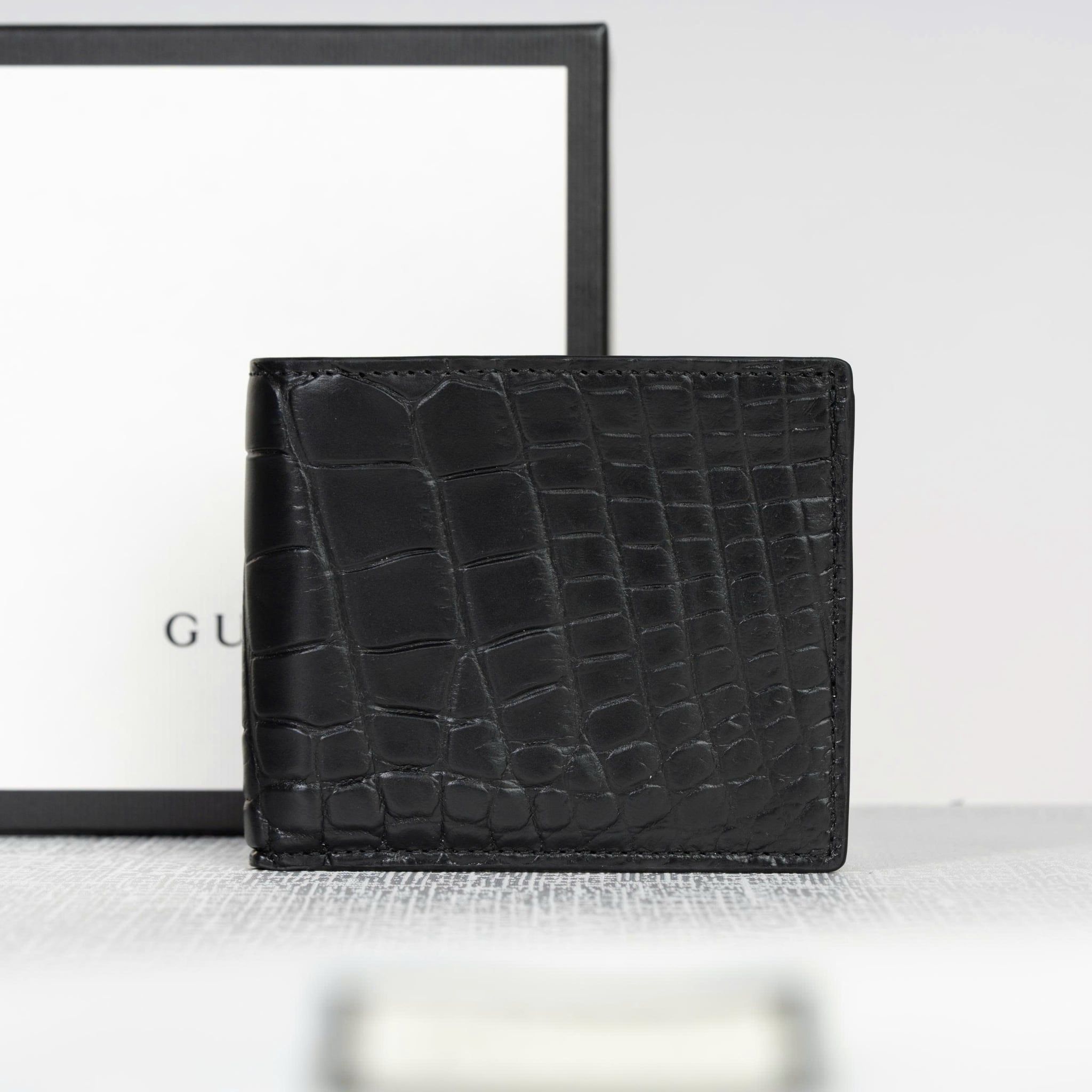 Ví ngắn Gucci Bi-Fold Alligator in Black