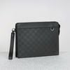 Clutch Louis Vuitton Standing Pochette Damier Infini (Đen)