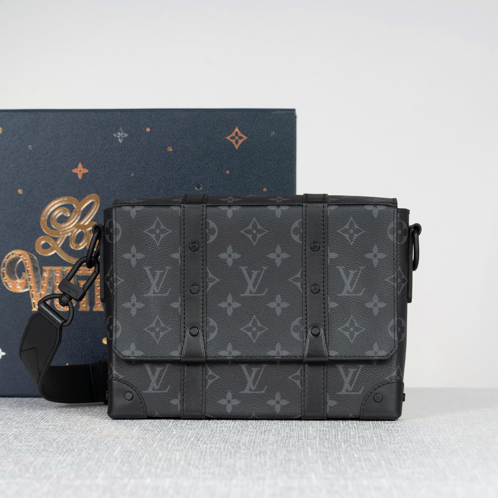 Túi đeo Louis Vuitton Soft Trunk  Monogram Eclipse (Đen) size 24