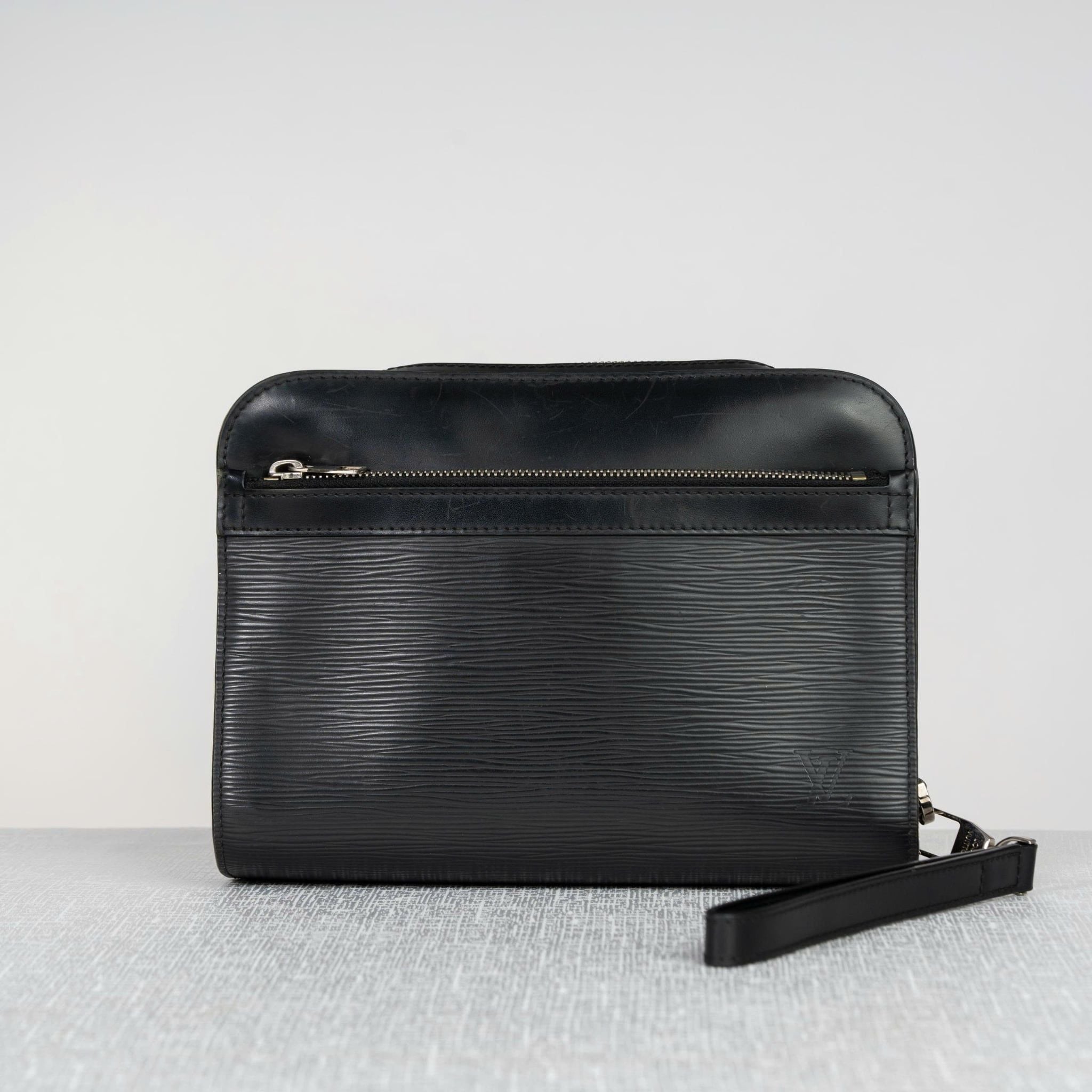 Clutch Louis Vuitton Hoche Noir Epi (Đen) Size 23