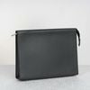 Clutch Louis Vuitton Voyage MM Noir Taiga size 27