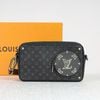 Túi đeo Louis Vuitton Black Volga on Strap size 22