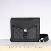 Túi đeo Louis Vuitton Taigarama Eclipse Messenger (Đen)