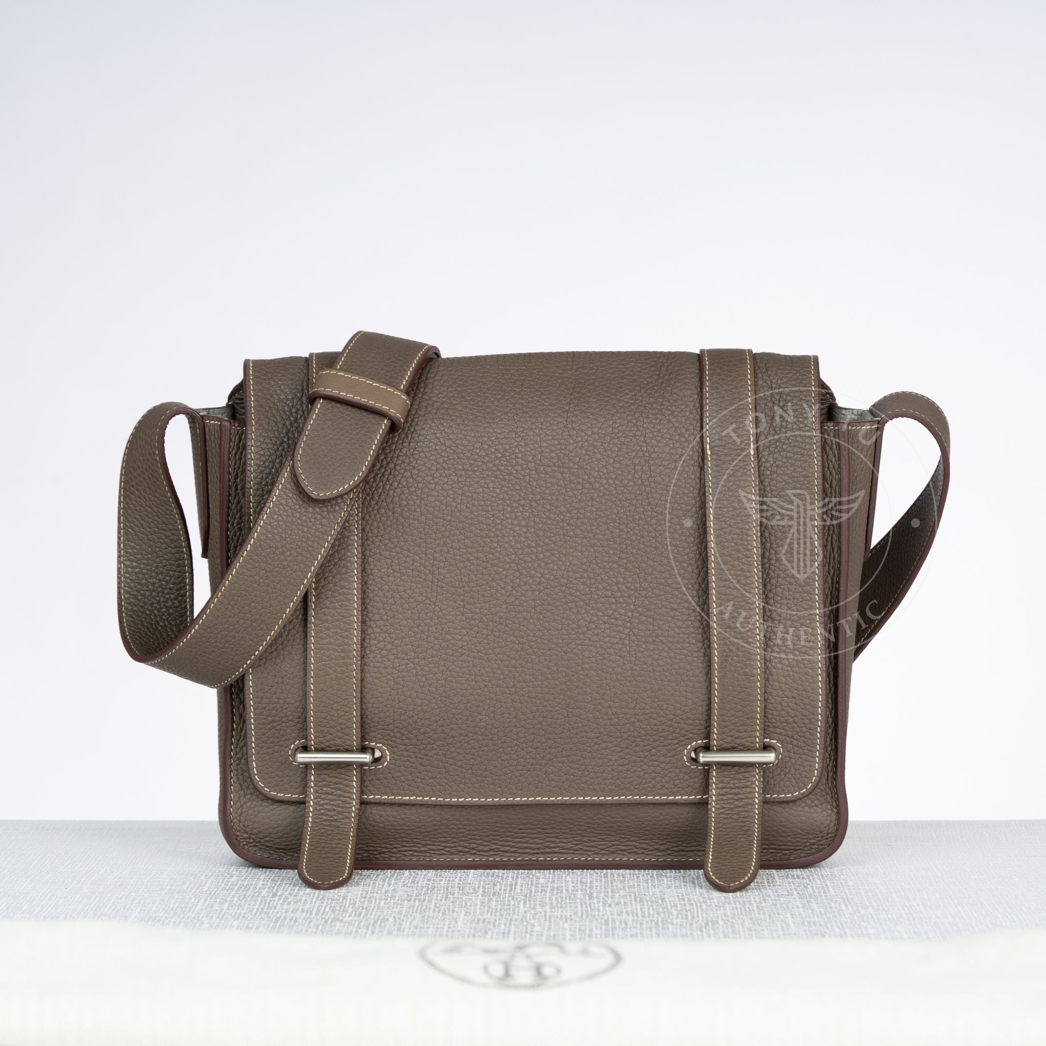 Túi đeo Hermès Steve Caporal Taupe Togo size 27
