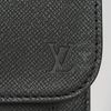 Clutch Louis Vuitton Belaia Noir Taiga size 25