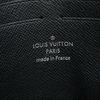 Clutch Louis Vuitton Pochette Voyage MM Noir Taiga (Đen)