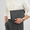 Clutch Louis Vuitton Pochette Voyage MM Noir Taiga (Đen)