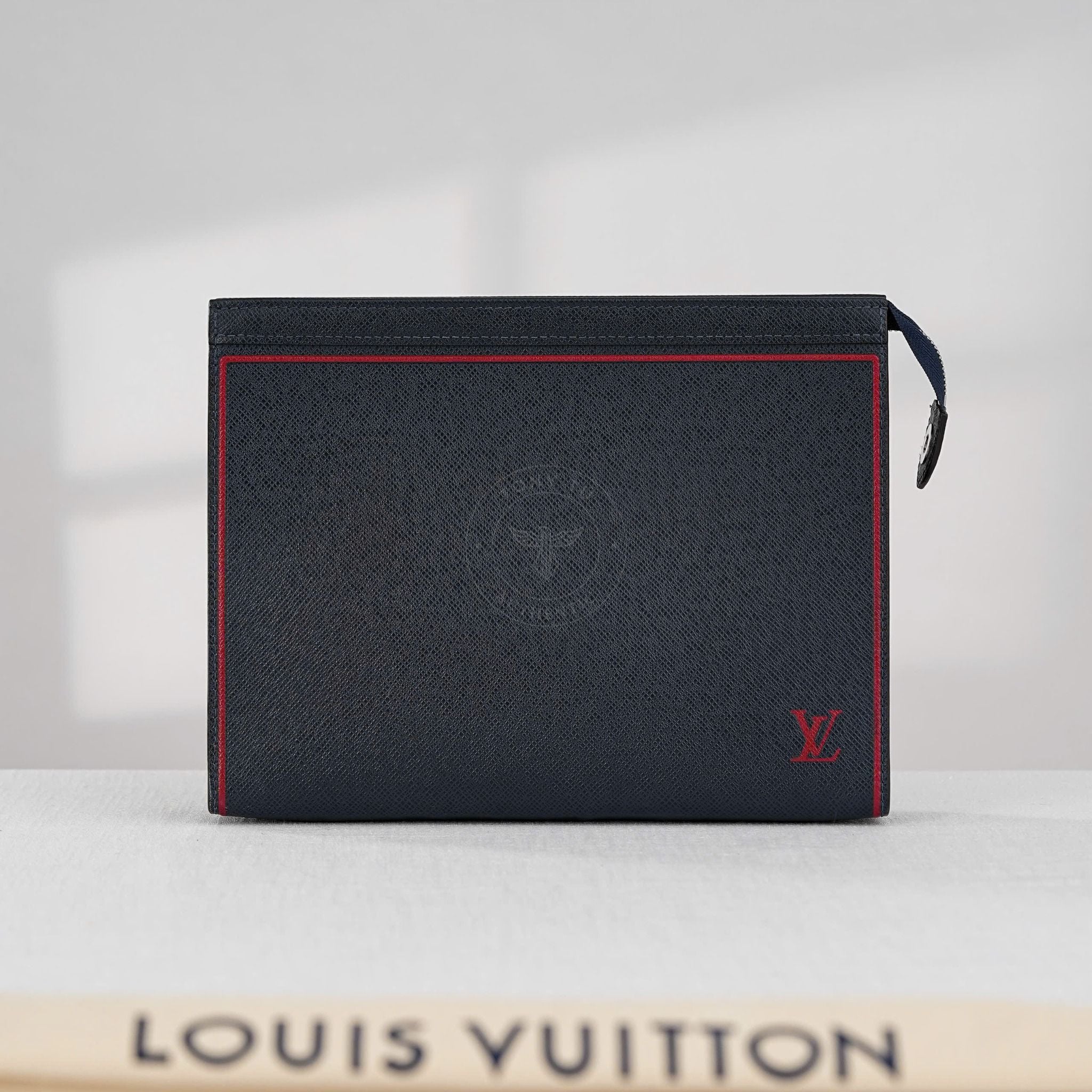 Clutch Louis Vuitton Pochette Voyage Navy/Red (Đỏ/xanh Navy)